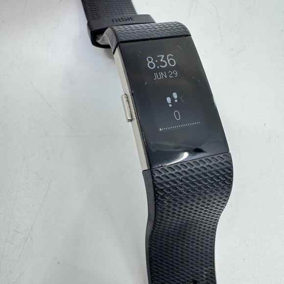FITBIT Charge 2 Fitness / Activity Tracker Black with Charger + 3 Extra Bands - Picture 6 of 12